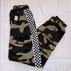 Fashion Nova ~ Willa Camo Joggers Army